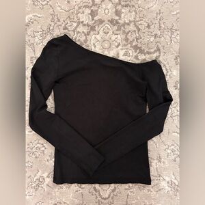 Aritzia Black One-Shoulder Long Sleeve Top